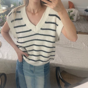 Gina tricot väst  - Superfin stickad väst från Gina tricot💕 Storlek XL men tycker den mer är som en M. Pris inkl frakt 📦 