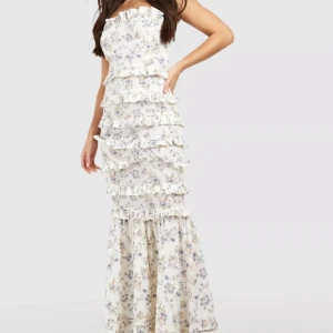 Boohoo klänning populär  - Intressekoll på denna populära klänningen. Helt ny 