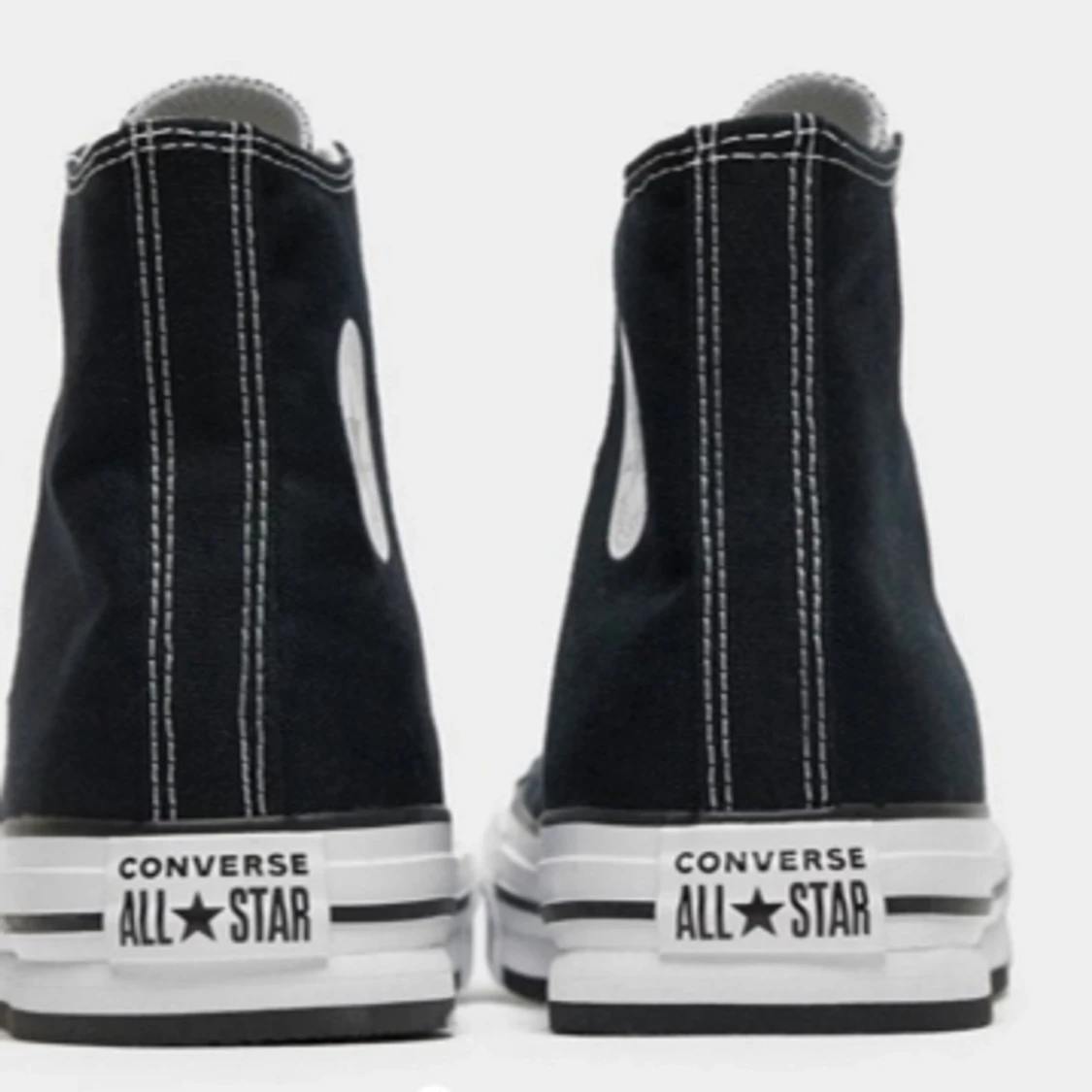 Svart/vita Converse  - 90