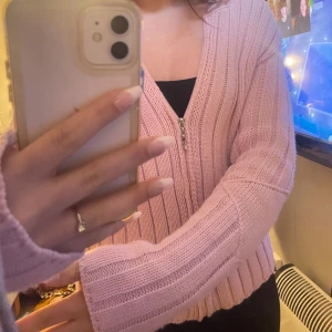 Rosa kofta - Super fin ljus rosa kofta i strl M