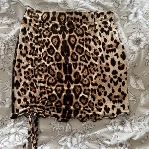 Leopard kjol - Leopardkjol från Shein i ett super skönt material storlek M