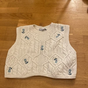 Zara väst - Jätte bra skick storleken s men passar även xs bara använd ett par fåtal gånger ny pris 399kr