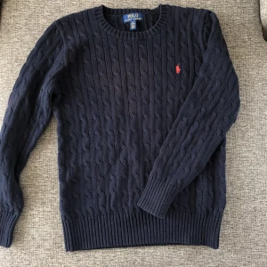 Kabelstickad Polo Ralph Lauren Tröja - Det här favorittröjan back in the days men man växer ju  Riktigt fint skick   Fungerar som en XS/S