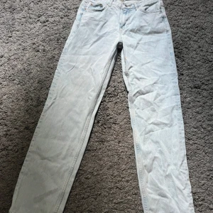 jeans - knappt använda så i bra skick🩵normal i storlek