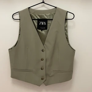 Väst - Cool väst den Zara! Använd ett fåtal gånger bara! 