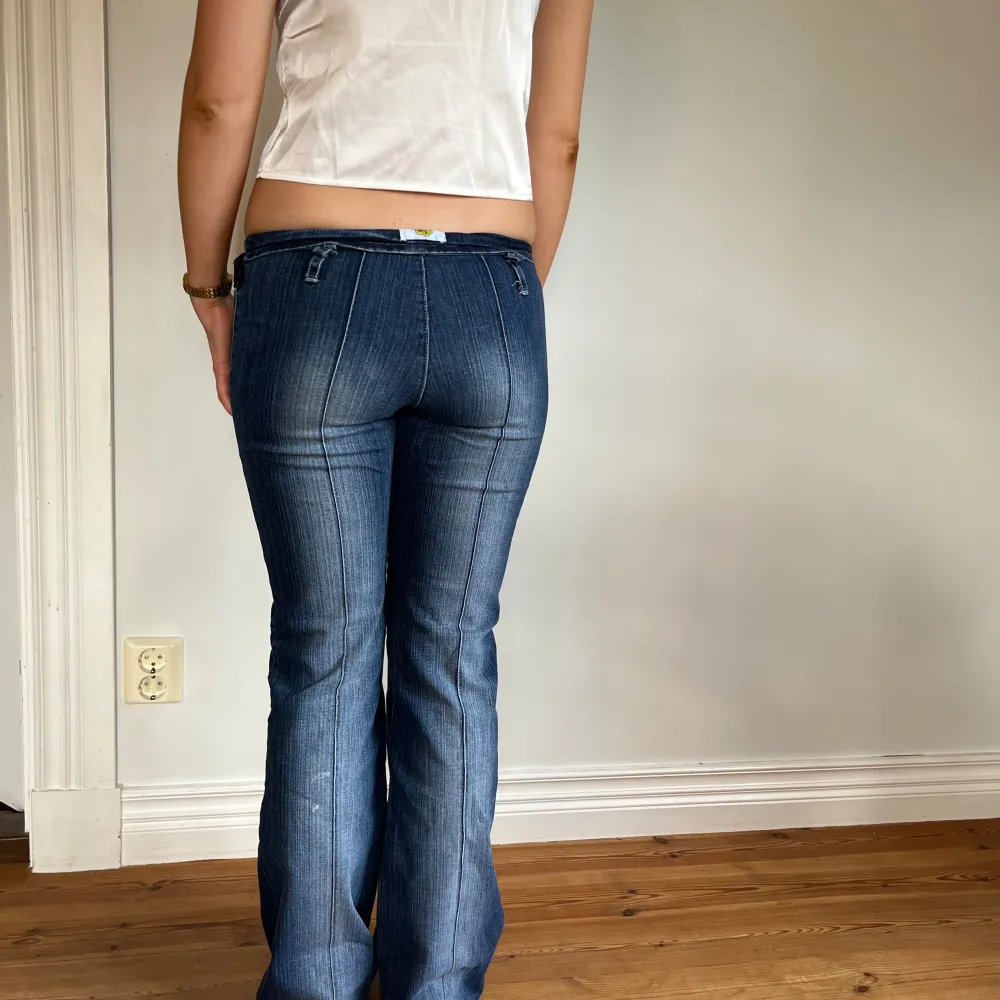 Midjemått(rätt över): 36 Innerbenslängd: 81 Modellen är: 168  (Väldigt stretchiga jeans)  Skriv om ni har några frågor💗//Perfectjeans. Jeans & Byxor.