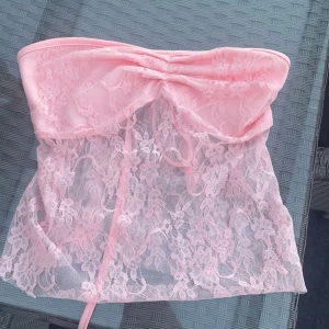 Spets topp - Snygg spets topp🤩Aldrig använd, kom privat för fler bilder eller annat💓