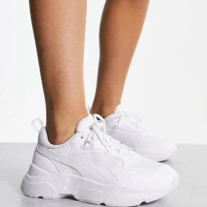 Puma träningsskor - Köpte dessa till gymmet men de passar inte riktigt som önskat. Använda kanske max 10 gånger och fortfarande i väldigt bra skick! Nypris 859kr