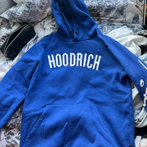 Hoodrich hoodie - Används fåtal gånger har inget snöre. 