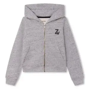 Säljer min Zadig zip hoodie med en döskalle på ryggen. Den är grå i storlek 12-xs.💞 Den kostade ungefär 1300 ny om jag minns rätt