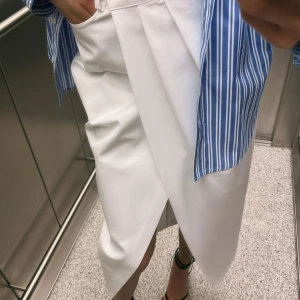 SÖKES - Söker denna kjol från zara i stl S eller M