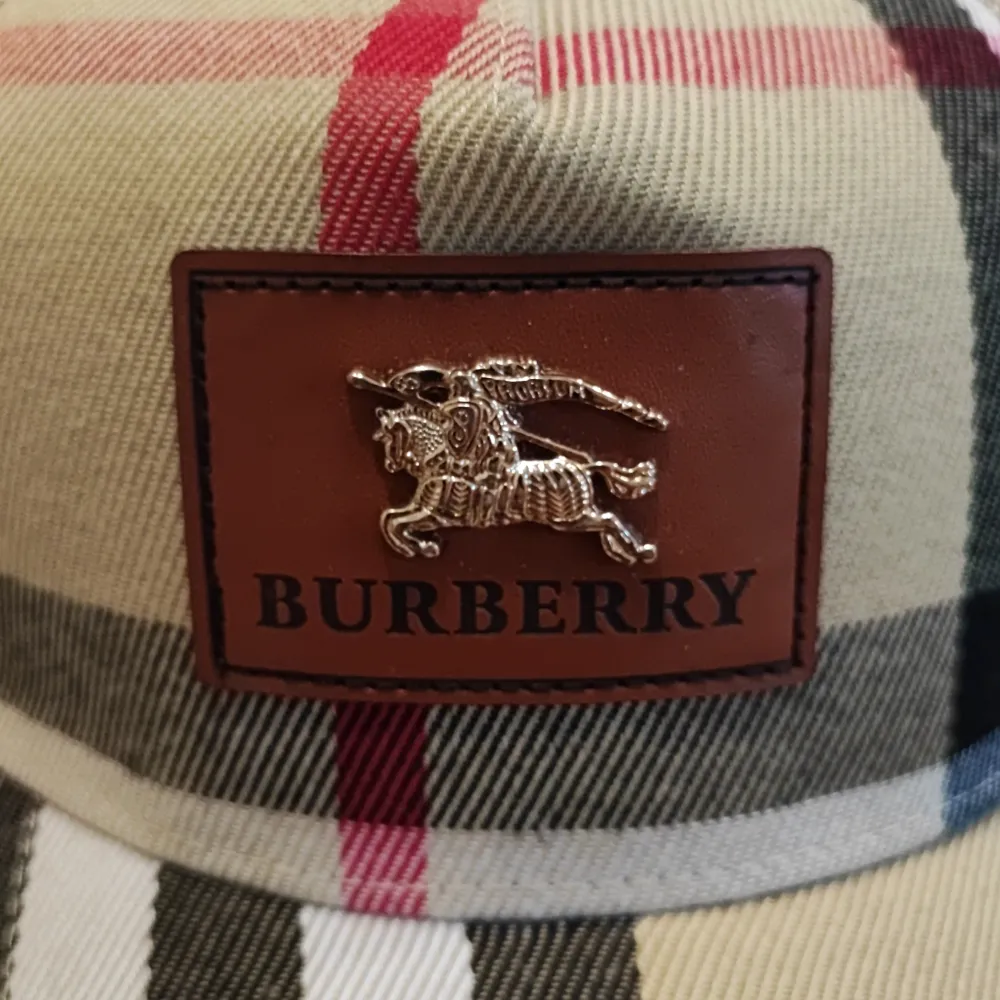 Helt ny Burberry keps.. Accessoarer.