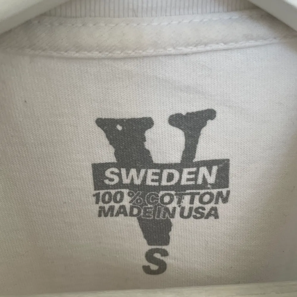 VLONE-tröja med Stockholm-tryck ifrån Asap Rocky konserten i Globen 2019. Gott skick, knappt använd.. T-shirts.