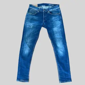 Säljer dessa riktigt snygga dondup George jeansen för dig som söker ett par feta unika jeans. Vid frågor och funderingar skriv gärna! 