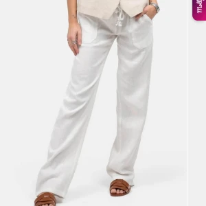 Linnebyxor  - Säljer dessa linnnebyxor ifrån skagen clothing i storlek xs. Köpte av en annan tjej på plick men de var tyvärr försmå för mig💕pris kan absolut diskuteras!