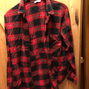Flanell skjorta  - Knappt använd 
