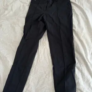 Svarta kostymbyxor från nelly Använda 1-2 gånger max Bra skick
