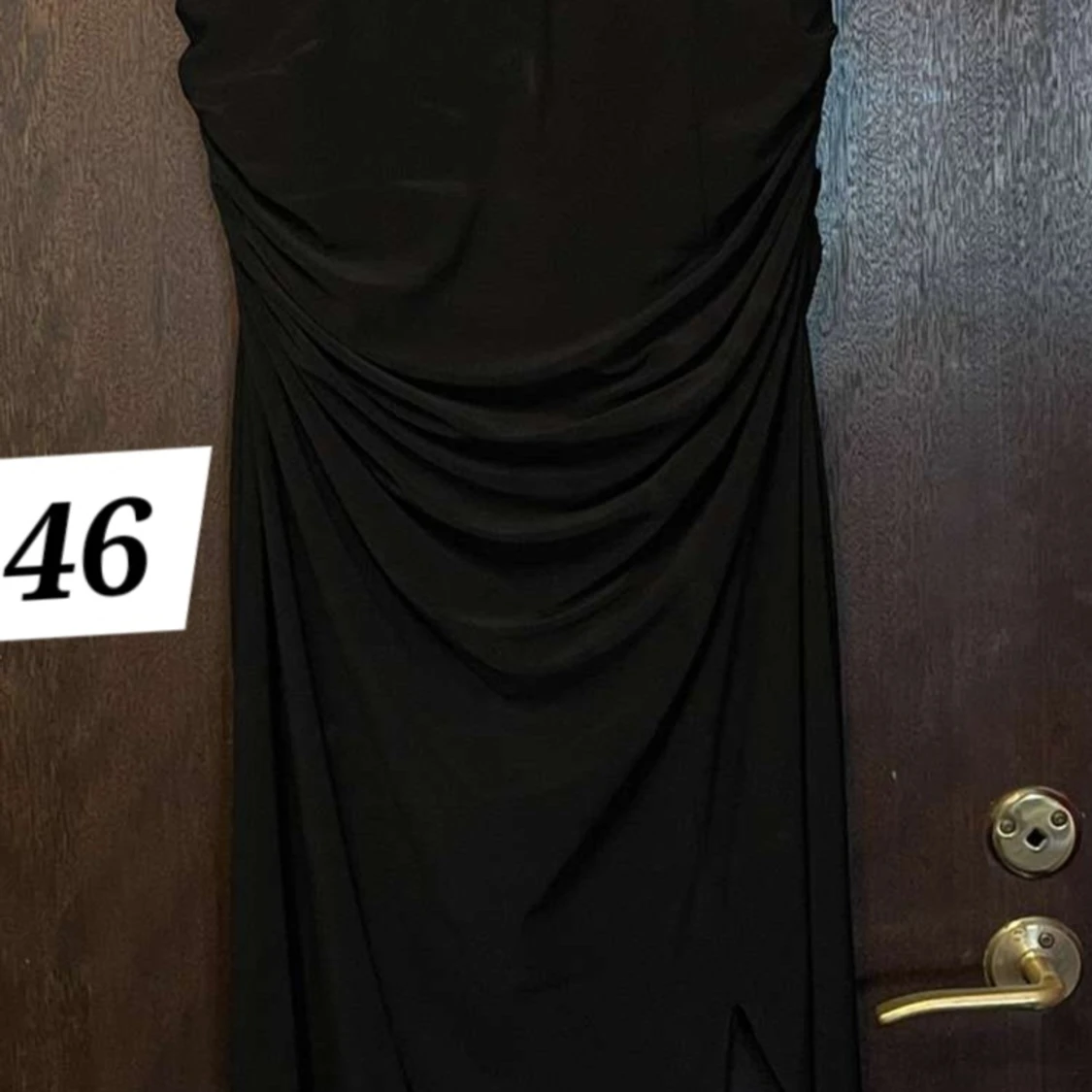 Två svarta klänningar 