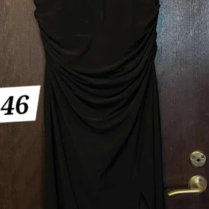 Två svarta klänningar  - Festklänningar 