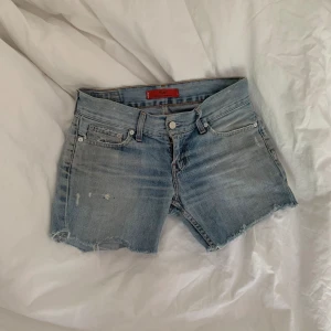 Lågmidjade jeansshorts  - Lågmidjade jeansshorts från Levi’s