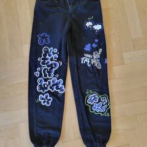 Grafiti jeans - Bra skick, nästan helt oanvända. EUR 38, USA 06, MEX 28. Pris kan diskuteras.