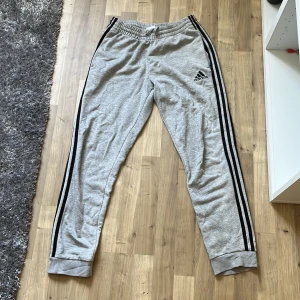 Adidas mjukis - Adidas mjukis Storlek M Använt skick