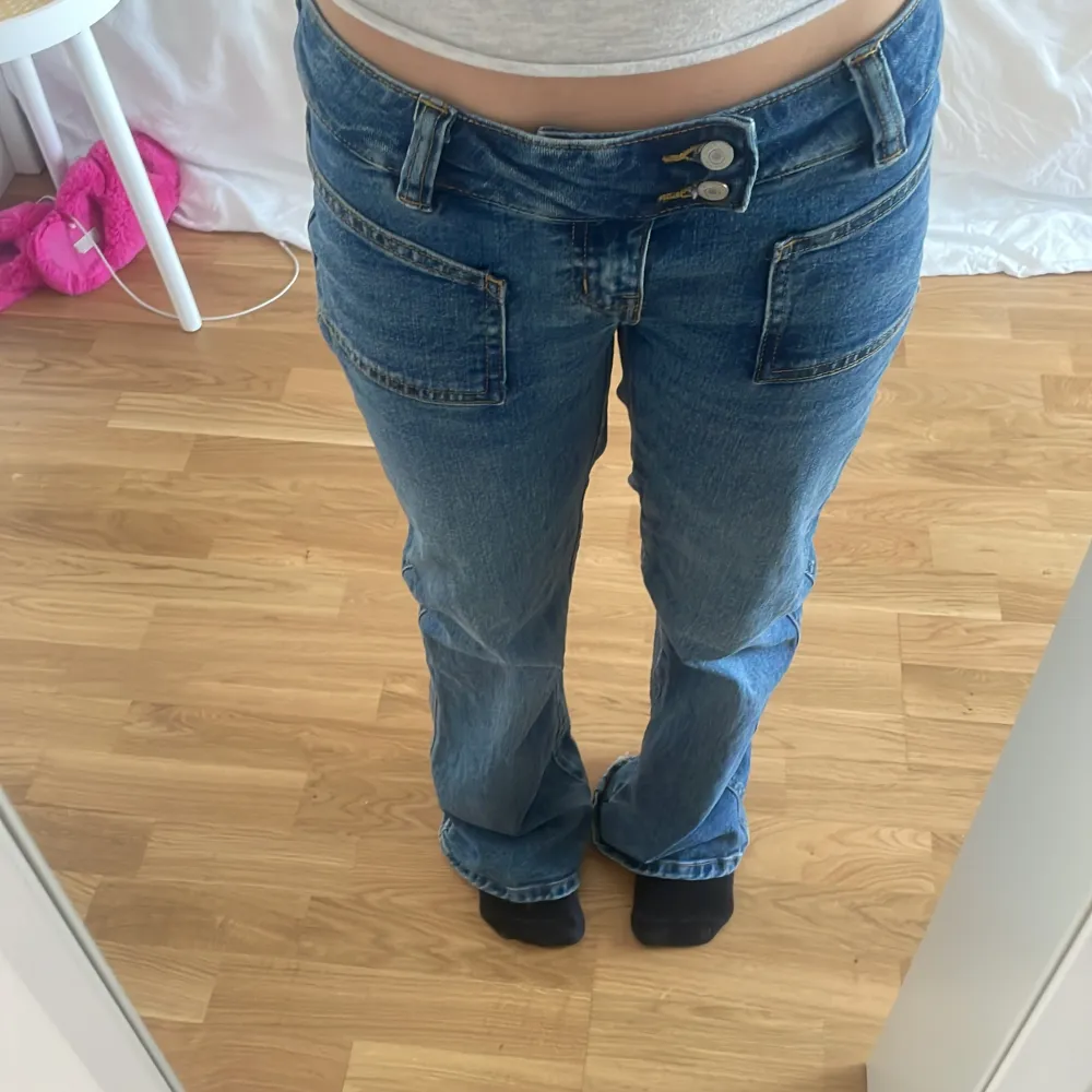 Jättefina lågmidjade jeans från lager 157!💘 . Jeans & Byxor.