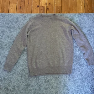 Merinoull Tröja - Säljer denna beiga marinotröjan i helt nyskick använd under 10 gånger i Storlek S Säljer pågrund av att den inte kommer till användning 