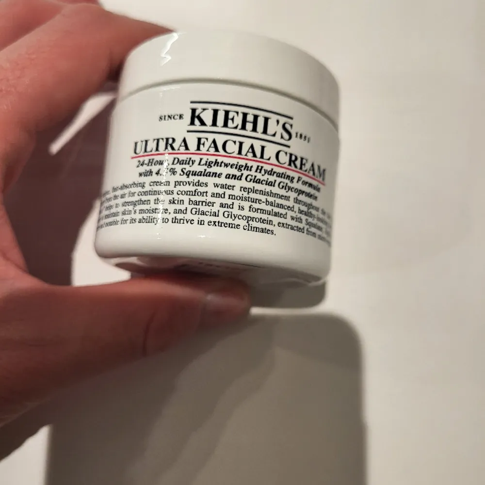 Kiehl's ultra facial cream använt cirka 4-5gånger.  50ml, köp på kicks för 400kr. Övrigt.