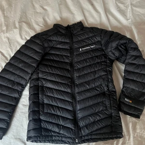 Peak performance jacka  - Storlek M Tycker den sitter som en M