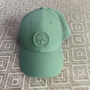 Stone Island Cap  - Använd fåtal gånger, köpt i Italien (Rom).  Bra skick 