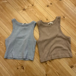 Linne/topp från H&m  - Två linnen från H&m kostar 10kr st det går att bara köpa ett. Båda är i strl xs men den blåa är lite mindre pågrund av tvätt annars är båda i bra skick dom är croppade