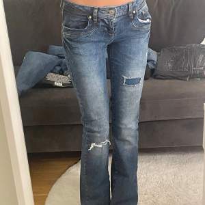 Ltb jeans med hål i strl 24/32 köptes för 800 säljer för 500