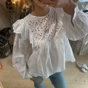 Blus - SUPER snygg!! Passar även mig som brukar ha S