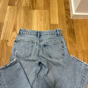 Jeans - As snygga slutsålda flaire straight jeans från zara !!💓 Priset kan diskuteras!
