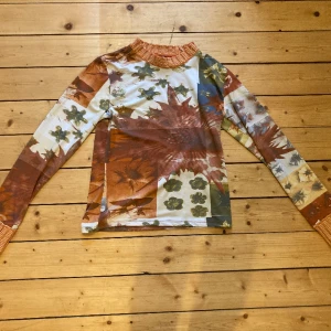 Tröja - Tröja med superfint tryck. Storlek S 🎂