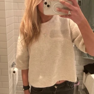 Stickad T-shirt  - Storlek XS-S