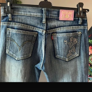 Asgrymma jeans!❤️ - Så coola jeans!❤️midjemått:37cm och innerben:75cm!❤️