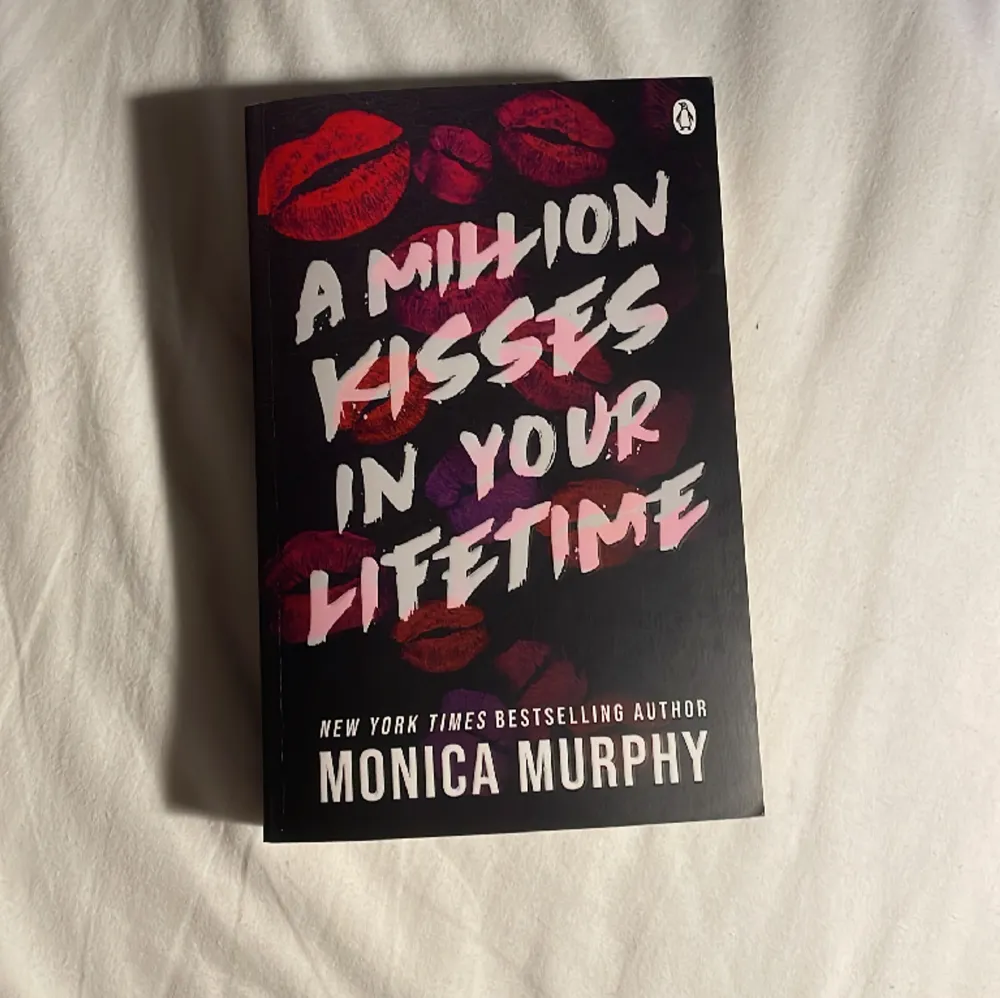 A million kisses in your lifetime av Monica Murphy. Nästintill nyskick. Nypris på adlibris är 116kr.. Övrigt.