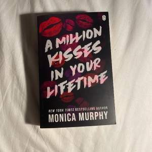 A million kisses in your lifetime av Monica Murphy. Nästintill nyskick. Nypris på adlibris är 116kr.