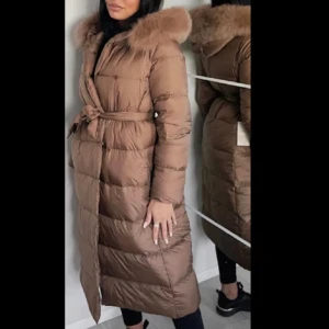 Päls jacka  - Storlek S , bara använt 1 gång, äkta päls, går ner i pris via snabb affär