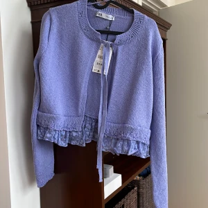 Spets kofta - Helt oanvänd kofta från zara. 