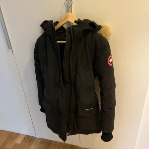 Canada goose - PRIS KAN DISKUTERAS! Andvänd jacka, köpt i johnells för 10000, storlek xxs