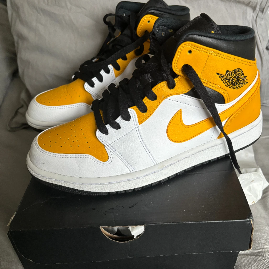 Air Jordan mid  - 90