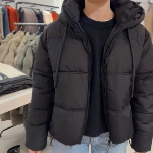 Puffer jacka - Dunjacka från Zara. Så gott som ny❤️