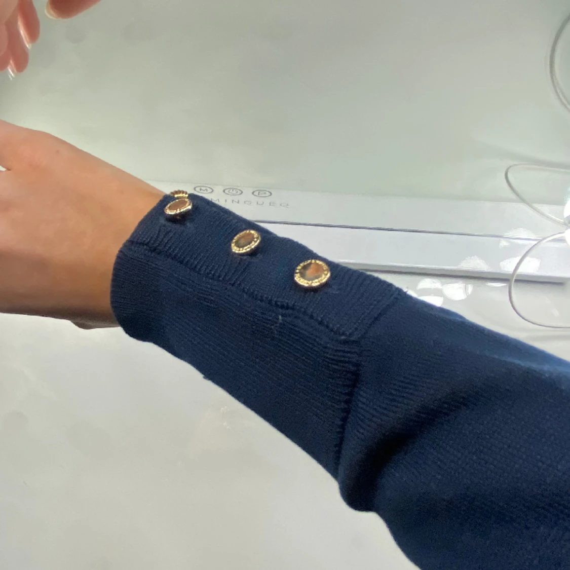 Tunn stickad tröja - 1