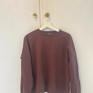 Brun tröja - Brun tröja i fint skick.