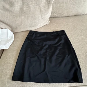 Tub kjol - Helt ny tub kjol i tränings material. Som jag aldrig andvänd 