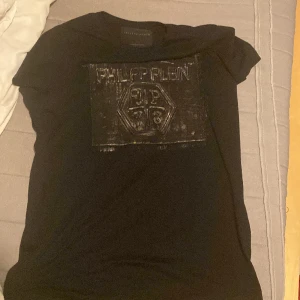 Philipp plein - En mycket bra t-shirt som är jätte bra skick använd fåtal gånger 