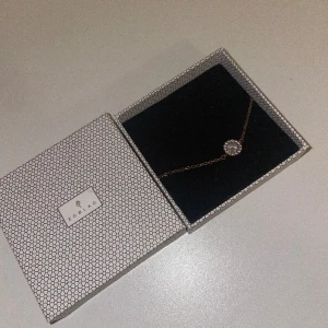 Thassos braclet Edblad - rosefärgad  - Säljer detta armband från Edblad. Kommer i orginalförpackning. Färgen är roseguld. Köparen står för frakten.